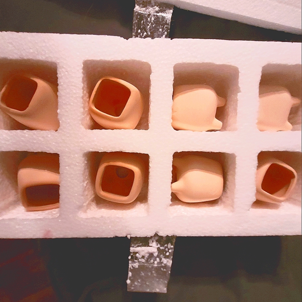 Set of 8 mini plant pots